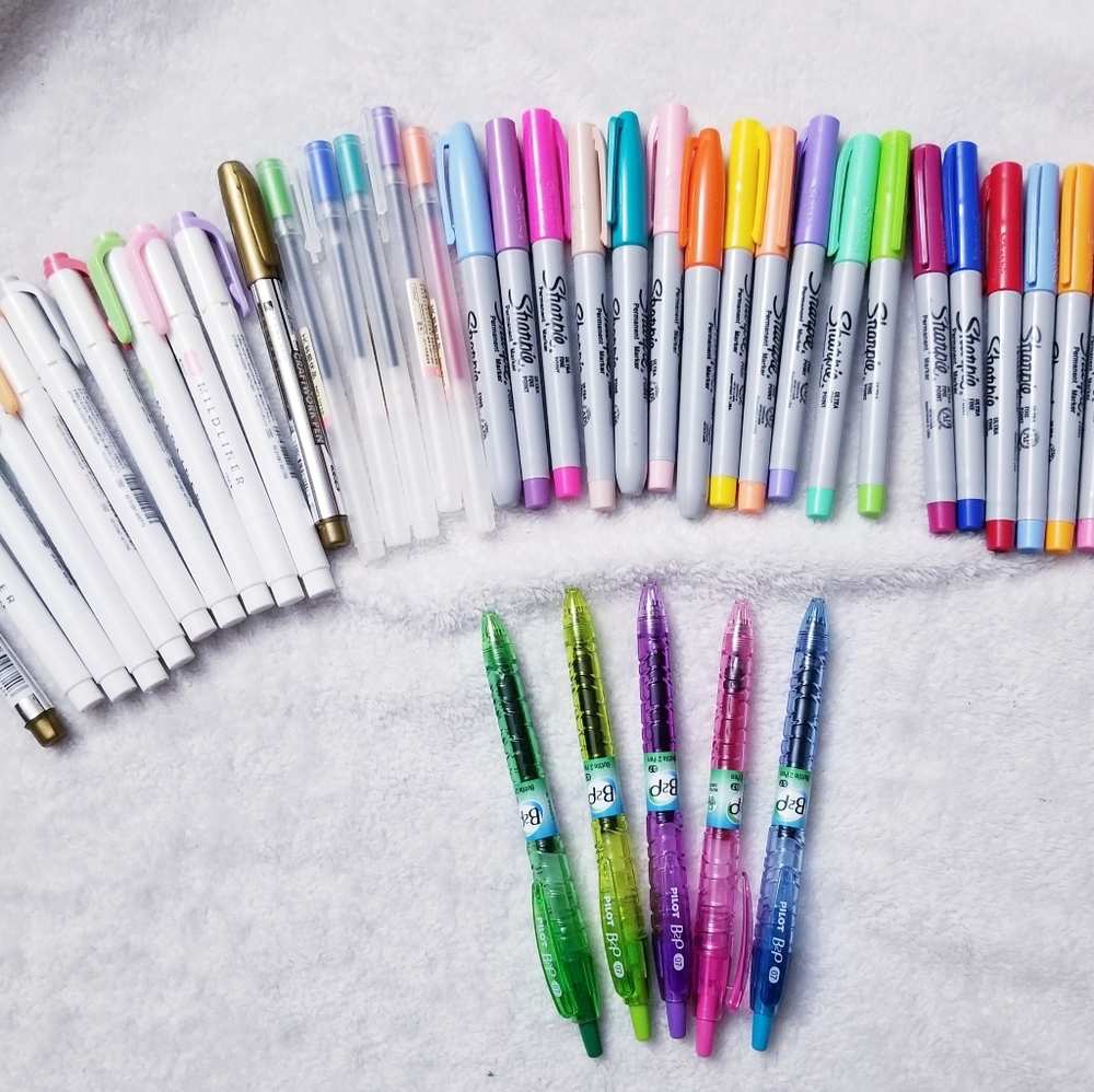 Writing and drawing sharpie highlighter pens